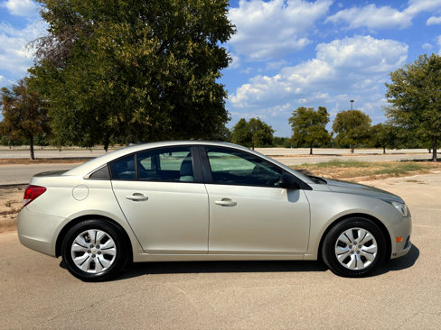 Used 2014 Chevrolet Cruze LS image 41