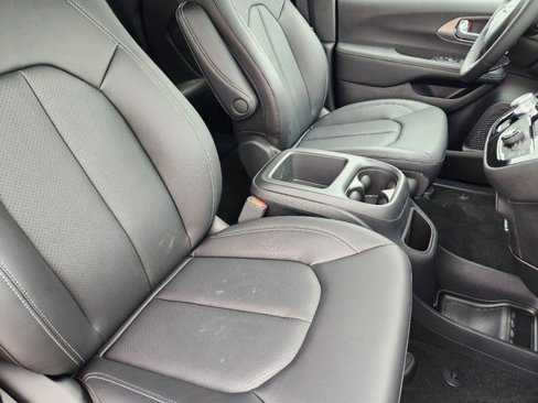 New 2025 Chrysler Pacifica Select image 11