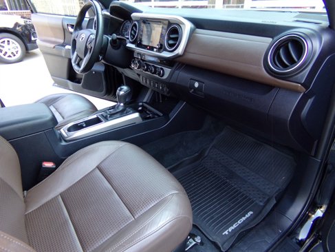 Used 2016 Toyota Tacoma Limited image 28