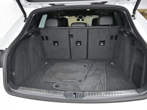 Certified 2025 Porsche Macan image 9