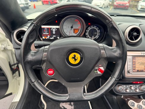 Used 2014 Ferrari California image 19