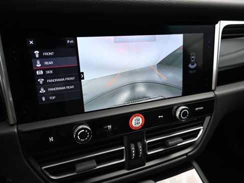 Certified 2025 Porsche Macan image 26