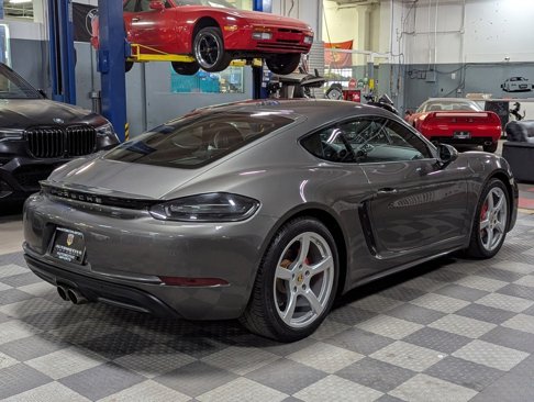 Used 2018 Porsche 718 Cayman S w/ Sport Chrono Package image 10