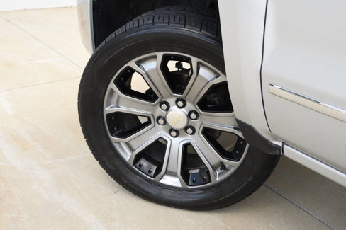 Used 2018 Chevrolet Silverado 1500 LTZ Z71 w/ LTZ Plus Package image 19
