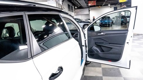 New 2025 Volkswagen Taos SE image 18