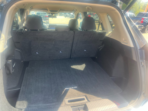 Used 2024 Nissan Rogue SV image 11