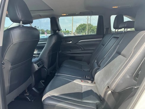 Used 2019 Toyota Highlander Limited image 9