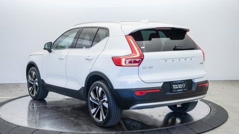 Certified 2025 Volvo XC40 B5 Plus w/ Climate Package image 2