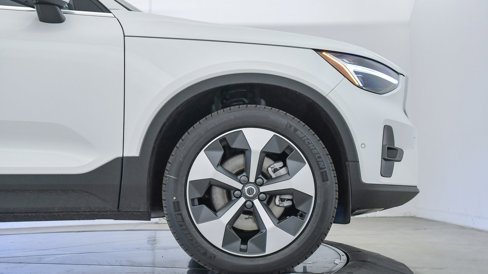 New 2025 Volvo XC40 B5 Plus w/ Protection Package Premier image 12