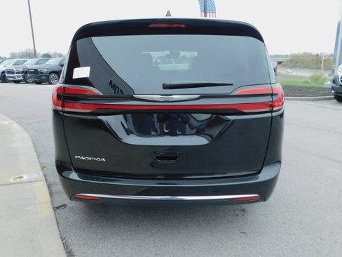 New 2025 Chrysler Pacifica Select w/ Uconnect Theater Family Group image 8