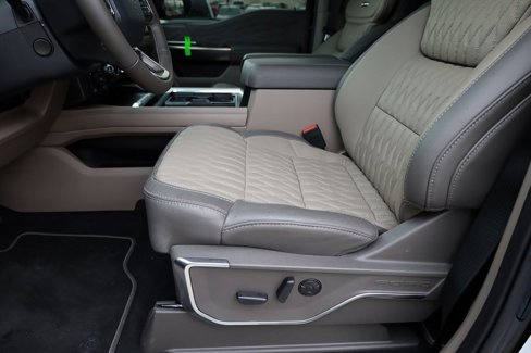 Used 2025 Ford F350 Platinum w/ Platinum Plus Package image 15