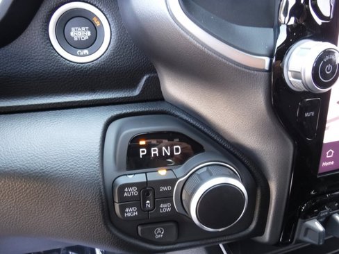New 2026 RAM 1500 4x4 Crew Cab image 28