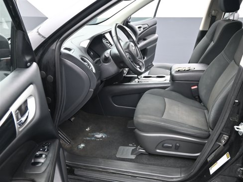 Used 2020 Nissan Pathfinder SV image 9