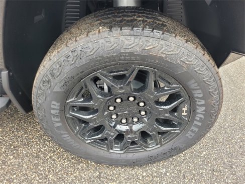 New 2025 GMC Hummer EV 2X image 18