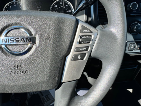 Used 2022 Nissan Titan SV image 11