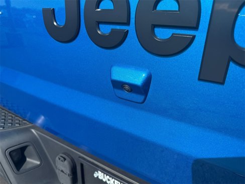 Certified 2022 Jeep Gladiator Sport image 9