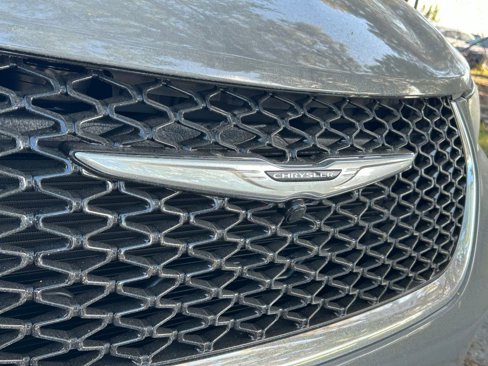 New 2025 Chrysler Pacifica Select image 20