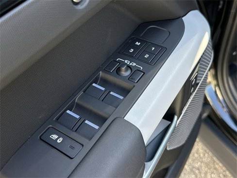 Used 2024 Land Rover Defender 110 SE image 23
