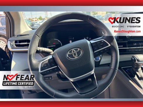 Used 2024 Toyota Sienna XLE image 21