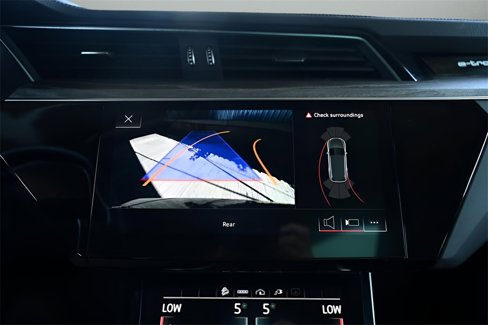 Used 2024 Audi Q8 e-tron Premium image 18