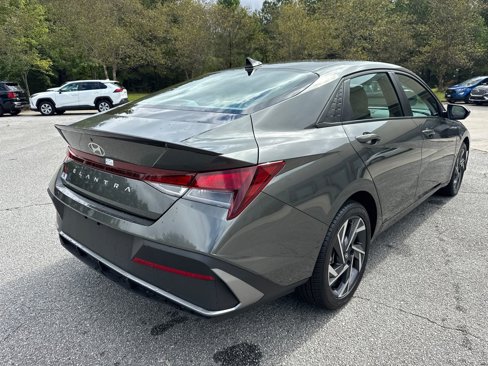 Used 2025 Hyundai Elantra Sport image 5