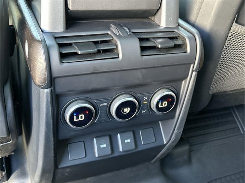 Used 2024 Land Rover Defender 110 SE image 21