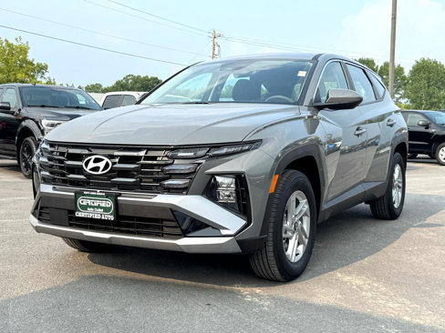 Used 2025 Hyundai Tucson SE image 1