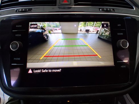 Used 2022 Volkswagen Tiguan SE R-Line image 29