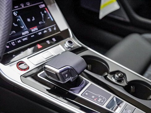 New 2025 Audi RS 6 performance image 32