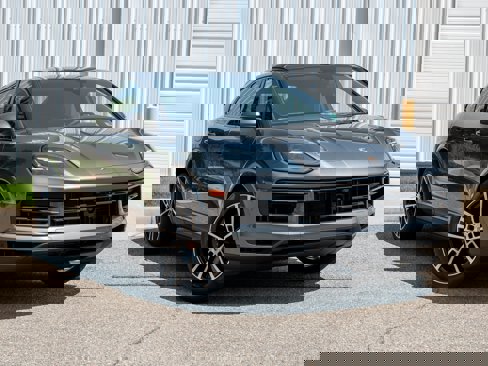 New 2025 Porsche Cayenne Coupe image 9