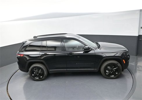 New 2025 Jeep Grand Cherokee Limited w/ Black Appearance Package image 16