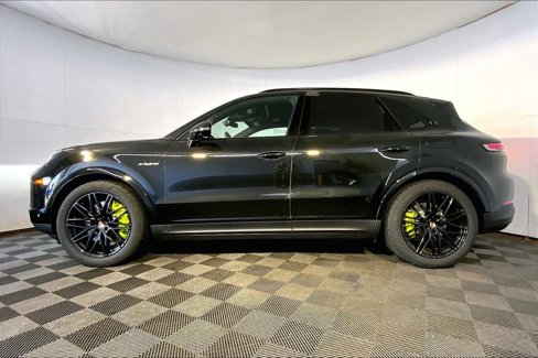 New 2025 Porsche Cayenne S image 2