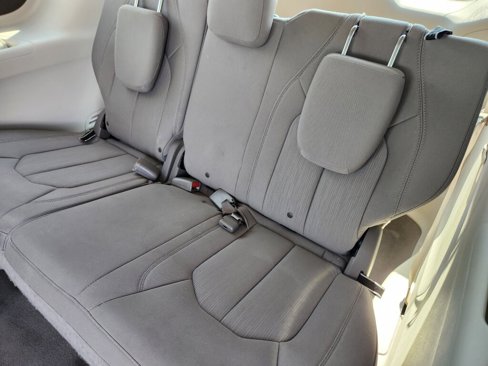 Certified 2021 Chrysler Pacifica Touring w/ Cold Weather Group image 10