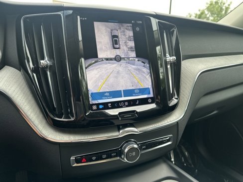 Certified 2025 Volvo XC60 B5 Plus image 23