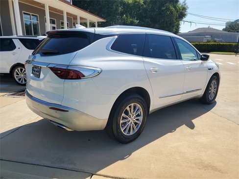 Used 2024 Buick Enclave Premium image 9