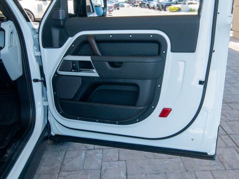 New 2024 Land Rover Defender 90 X-Dynamic SE image 43