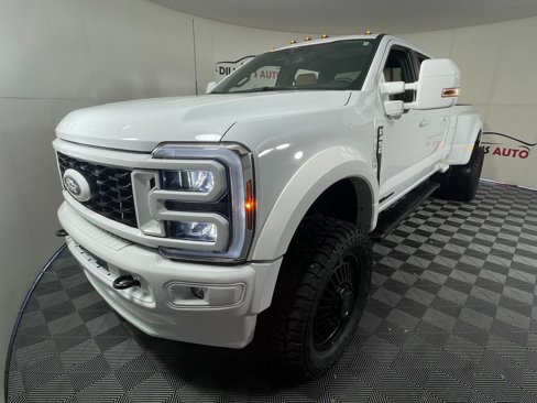 Used 2025 Ford F450 Lariat w/ FX4 Off-Road Package image 2