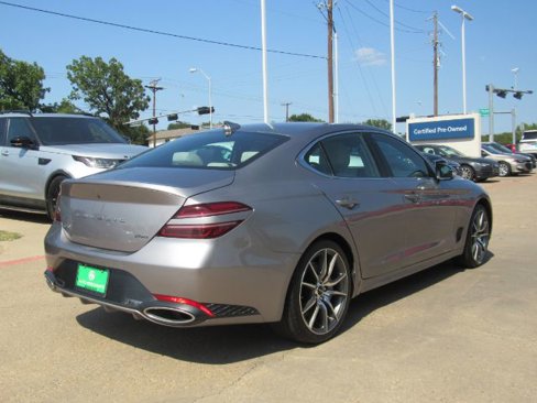 Used 2025 Genesis G70 2.5T image 6