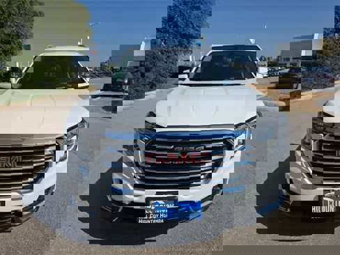 Used 2023 GMC Terrain SLT image 9