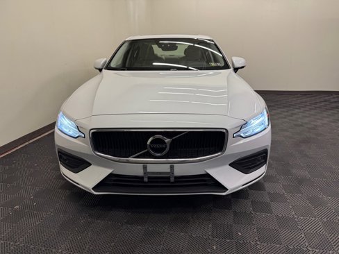 Used 2021 Volvo S60 T6 Momentum image 5