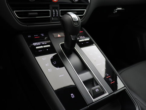 Used 2025 Porsche Macan image 38