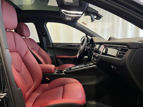 New 2026 Porsche Macan image 16