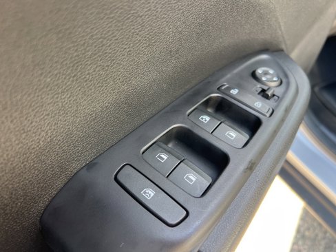 Used 2025 Hyundai Venue SEL image 10