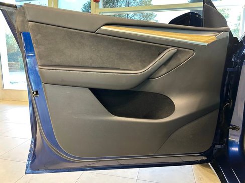 Used 2023 Tesla Model Y Long Range image 19