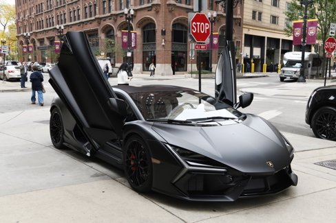 Used 2024 Lamborghini Revuelto image 3