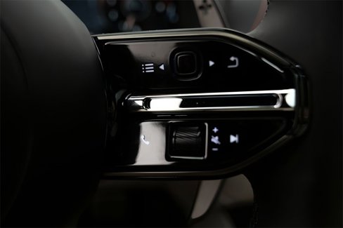 New 2025 Aston Martin DBX 707 image 38