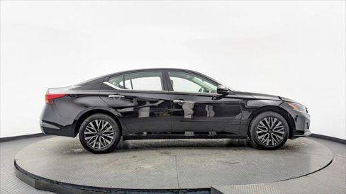 Used 2025 Nissan Altima 2.5 SV image 9