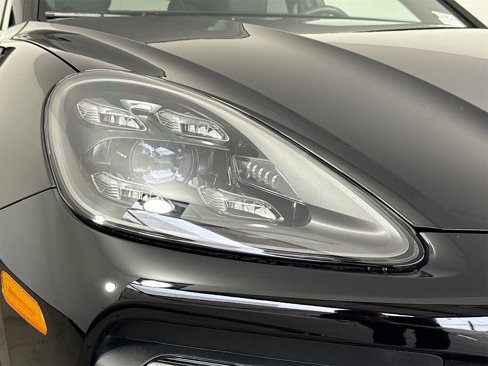 Certified 2022 Porsche Cayenne S Platinum image 28