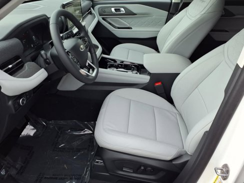 New 2025 Ford Explorer Platinum image 3