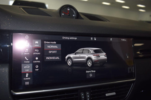 Used 2021 Porsche Cayenne image 40